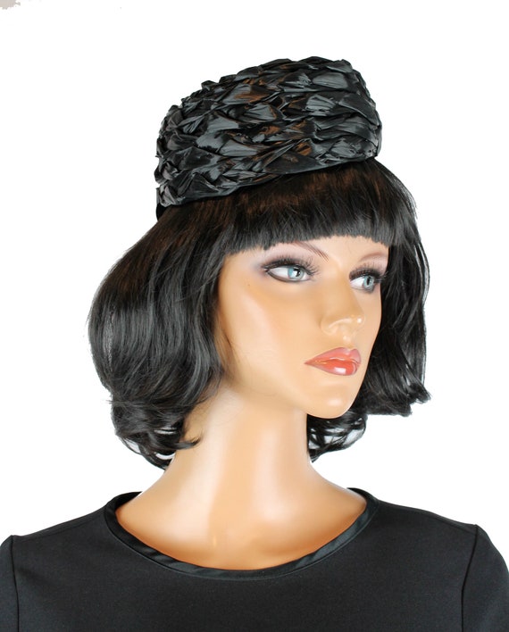 Vintage Pillbox Hat 50s Black Shiny Raffia Fascin… - image 1