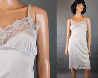 Light Gray Dress Slip 34 S M Short Vintage 70s Shiny Nylon Floral Lace Trim Full Slip