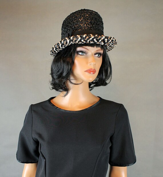 Raffia Bowler Hat S 6 3/4 Vintage 60s Black White… - image 2