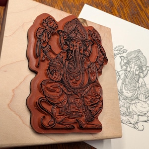 Sello de goma rojo natural de Ganesha: diseño intrincado de dios elefante hindú sobre soporte de madera para manualidades, tarjetas y decoración