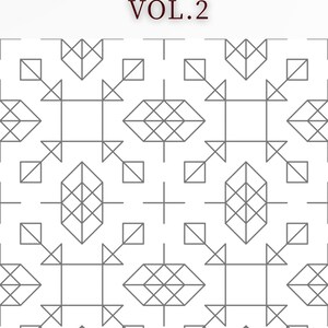 以下が含まれることがあります： 「THE ART OF BLACKWORK VOL.2」というタイトルが濃い赤色の文字で書かれた本の表紙。表紙は、白い背景に灰色の幾何学模様が描かれています。著者の名前、Kazuteru Suzukiが下にあります。
