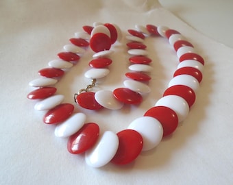 Vintage Retro Mid-Century Red & White Plastic Circle Disk Strand Statement Necklace