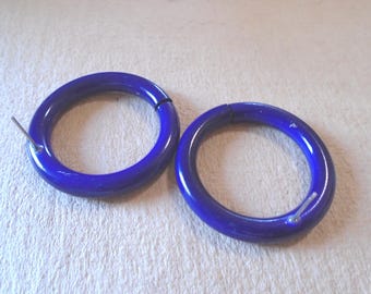 Vintage 1980s Purple Cobalt Blue Resin Lucite Chunky Hoop Earrings
