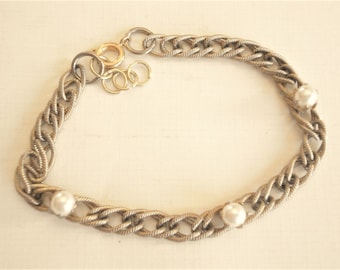 Vintage Faux Pearl Gold-Tone Chain Bracelet Interspersed Pearl Costume Jewelry