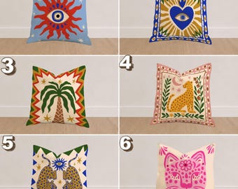 Örngott med folkkonst, eklektisk djurkudde, leopardpalmkudde, maximalistisk boho-inredning, färgglad soffkudde