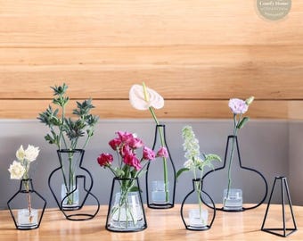 Retro Iron Line Plant Holder: Minimalist Metal Home Decor