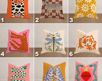 Eklektiskt djurörngott, kudde med folkkonst, tiger, zebra, räv, orm, kudde, maximalistisk dopamindekor, nyckfull kudde