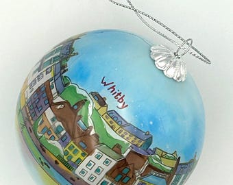 Adorno navideño de Whitby: adorno de cristal acabado a mano