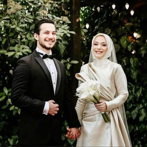 Pre-Order Custom Luxury Hijab Wedding Dress,Elegant Wedding Dress Bridal Gown, Islamic Wedding Dress, Muslim Bride
