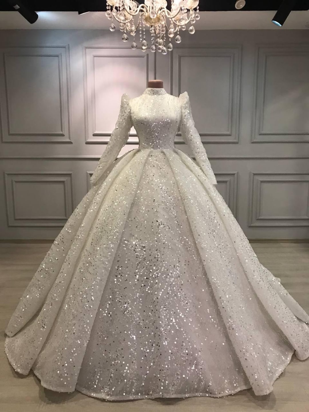 Vestido de noiva islâmico com strass: elegante vestido de noiva