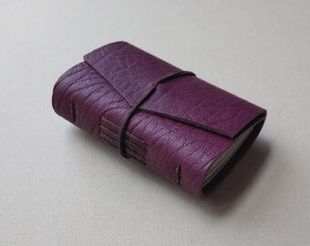 Carnet de poche en cuir violet : Petit carnet de croquis de voyage 2x3" (7529)