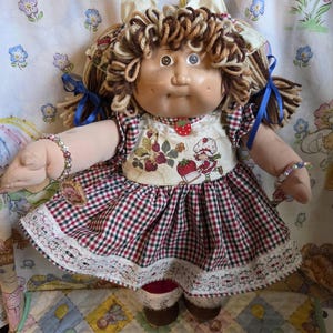 1983 Cabbage Patch Custom re-root Hm 2 z piegami w szytej na zamówienie sukience Strawberry Shortcake