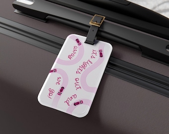 Etiqueta para equipaje rosa F1 'Se apagan las luces y nos vamos'