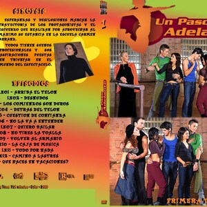 Può includere: Copertina del DVD di "Un Paso Adelante" (Un passo avanti), con un cast di giovani adulti in varie pose. La copertina include testo in spagnolo, con il titolo in grandi lettere colorate e i titoli degli episodi.