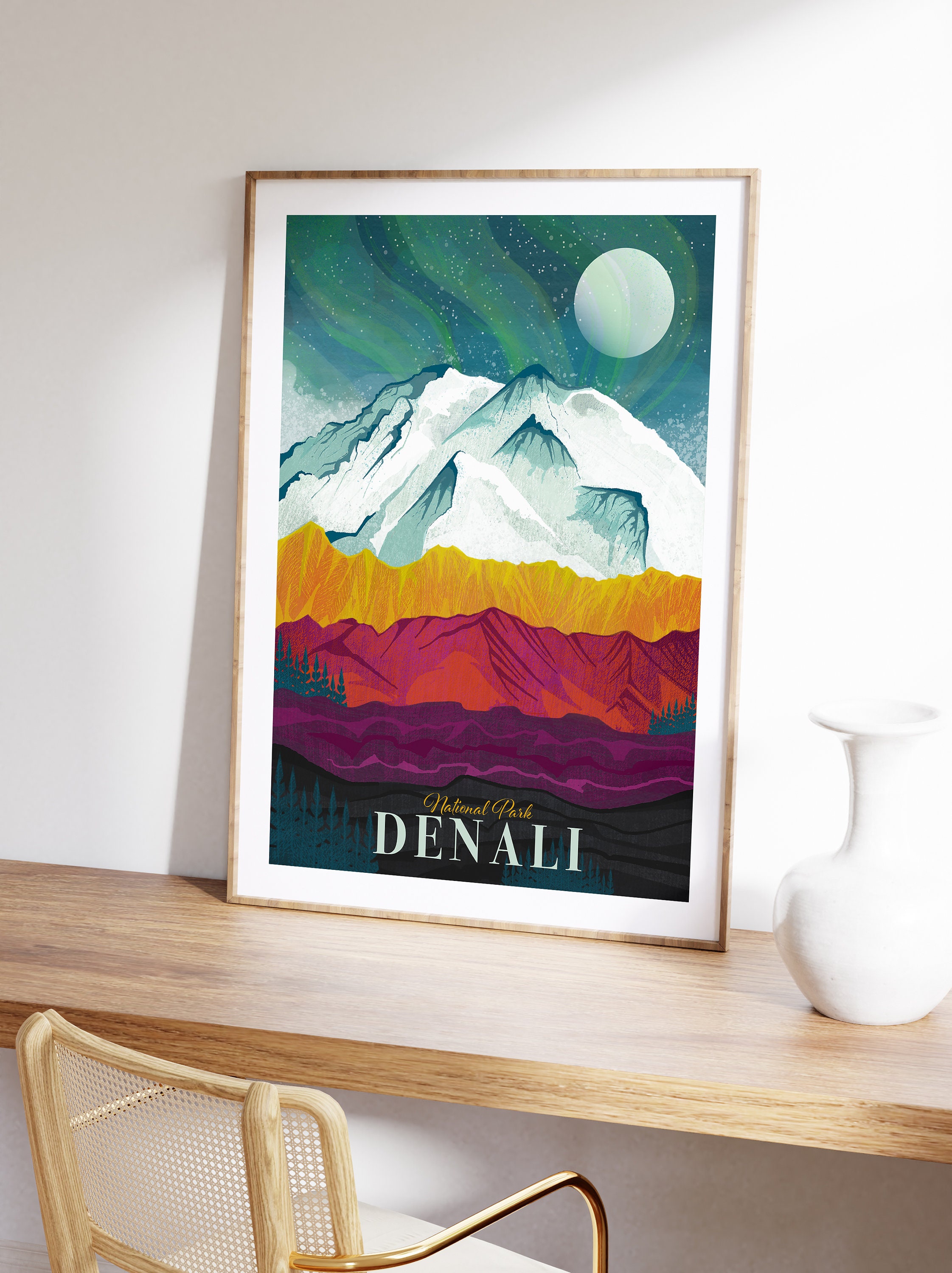 アラスカのデナリにかかる赤いオーロラの幻想絵画