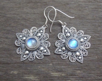 Balinese sterling silver moonstone gemstone dangle Earrings  / Silver 925 / Bali art jewelry / 1.75 inch long / (#31ez)