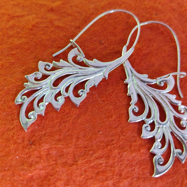 Bali Sterling Silver Earrings / silver 925 / Balinese handmade jewelry / floral design / 2 inches long  ( #142m )