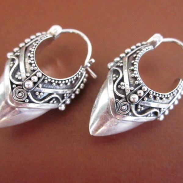 Balinese Sterling Silver Traditional Style Hoop Earrings / silver 925 / Bali Handmade art Granulation Jewelry / (#10m)