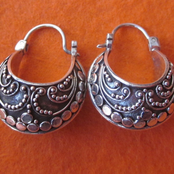 Balinese granulation art technique Silver Sterling hoop Earrings /  silver 925 / Bali handmade jewelry art / 0.85 inch / (#345K)