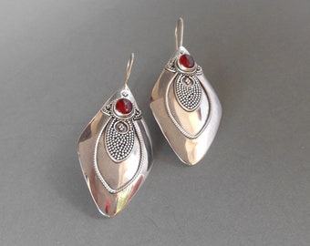 Balinese Sterling Silver earrings / red Carnelian gemstone / 2.25 inch long / silver 925 / Bali art jewelry granulation technique / (#912m)
