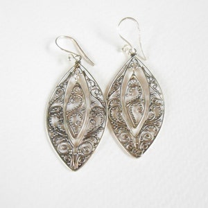 Balinese silversmith art Sterling Silver dangle Earrings / 2 inch long / Bali handmade jewelry / silver 925 / (#130K)