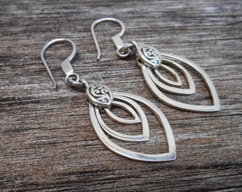 Bali sterling Silver dangle earrings / Bali art handmade jewelry / silver 925 / 1.25 inch long / (#193ez)