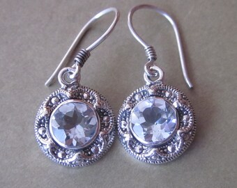 Awesome sterling silver sky blue Topaz gemstone earrings / Silver 925 / Balinese art Jewelry / 3 cm long / (#2352ko) N