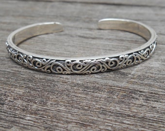 Bali solid sterling silver torque bangle bracelet /  silver 925 / Balinese art jewelry / silver 925 / (#939m)