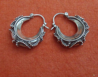 Beautiful granulation silver technique 0.75 inch Silver sterling hoop Earrings /  silver 925 / Bali handmade art jewelry / (#151Km)