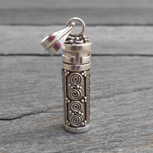 Balinese sterling Silver Secret container. Vintage style Pendant / silver 925 / 1.5 inch / Jewelry art Bali Island (#172Pm)