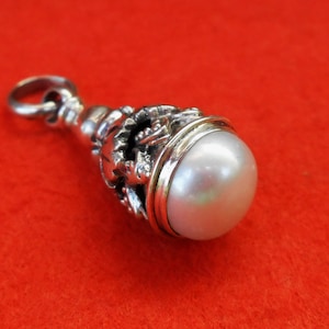 Balinese Sterling Silver white mabe pearl pendant / silver 925 / Bali  handmade jewelry / 0.90 inch long /(#623m)