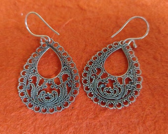 Bali Sterling Silver dangle earrings / silver 925 / Balinese art of granulation handmade jewelry / 2 inch long / (#488K)