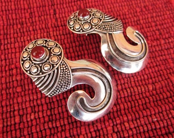 Balinese Sterling Silver stud Earrings with red Carnelian gemstone / silver 925 / Bali handmade art jewelry / (#56m)