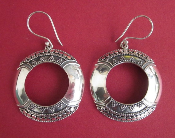 Bali Sterling silver 2 inches long dangle earrings / silver