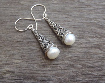 Balinese Sterling Silver dangle earrings / white freshwater pearl / 1.75 inch long / Bali art jewelry / silver 925 / (#370m)
