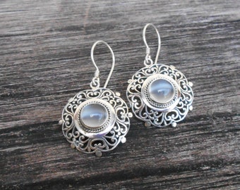 Sterling silver Moonstone gemstone dangle earrings / silver 925 / Bali Handmade art Jewelry / 1.50 inch long / N