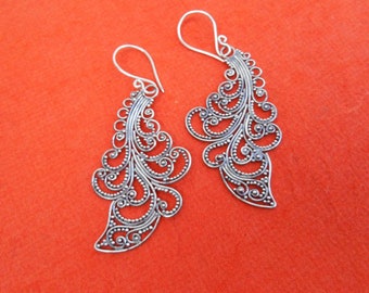 Bali Sterling Silver dangle Earrings / silver 925 / Balinese art of granulation handmade jewelry / 2 inch long / (#430m)