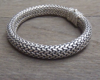 Balinese Massive thick solid sterling Silver bracelet  / Silver 925 / Bali jewelry art / 8 inch long / (#121p)