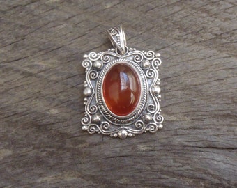 Bali Sterling Silver red carnelian cabochon gemstone pendant  / silver 925 / Balinese art jewelry / 1.25 inch long / (#151p)