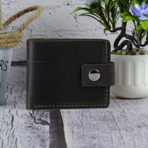 Carteira de couro personalizada para mulheres, fina e dobrável, feita à mão, com fecho de pressão, porta-cartões personalizado com bolso para dinheiro, presente para ela, design minimalista