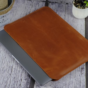 Handmade leather MacBook Pro 13 sleeve, personalized iPad 2024 cover, engraved Air pouch, custom iPad Pro 11 case, vintage laptop sleeve,