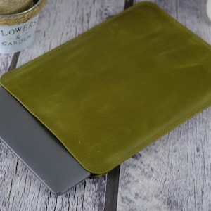 Handmade leather MacBook Air 15 sleeve, personalized iPad Pro 11 cover, engraved tablet pouch, custom compact case, leather laptop sleeve