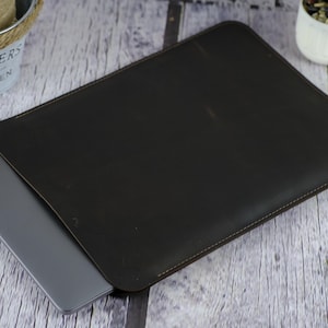 Custom leather MacBook sleeve, engraved iPad Pro 12.9 cover, handmade Air case, personalized tablet pouch, genuine leather laptop sleeve