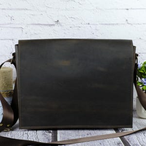 Bolso bandolera de cuero resistente hecho a mano para hombre, bolso para portátil personalizado, cartera de trabajo acolchada, bolso de viaje compacto, monedero de cuero personalizado