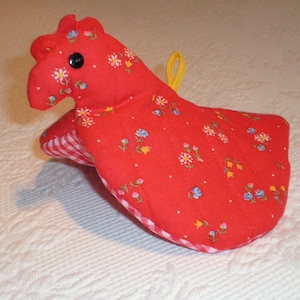 Quilted Chicken Potholder, 1970s style, handcrafted, quilted fabric.  Made in U.S.A. chicken pot holder, gift