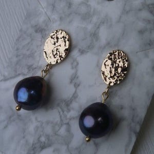 Gorgeous Peacock Purple Edison Freshwater Pearl Earrings - Gold Plated