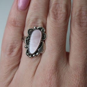 Vintage Navajo Mother of Pearl Ring in Sterling Silver - Size 6.5