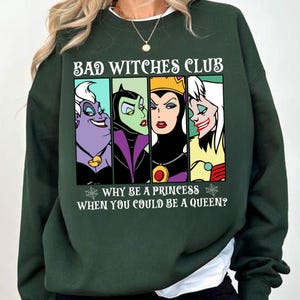 Puede incluir: Sudadera verde con el texto "Bad Witches Club" e im&aacute;genes de cuatro villanas de Disney: &Uacute;rsula, Mal&eacute;fica, la Reina Malvada y Cruella de Vil. El texto debajo de las im&aacute;genes dice: "&iquest;Por qu&eacute; ser una princesa cuando puedes ser una reina?"