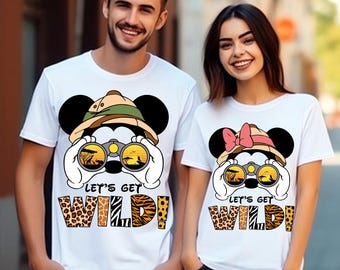 Vamos a volvernos salvajes Svg, Viaje familiar 2025, Safari de ratón Svg, Modo safari vintage Svg, Ratón y amigos Svg, Viaje de safari Svg, Mundo mágico Svg
