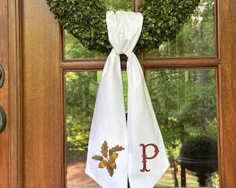 Guirnalda de bellotas de otoño bordada, guirnalda personalizada, guirnalda de otoño, monograma, hojas de roble, colgador para puerta principal, personalizado